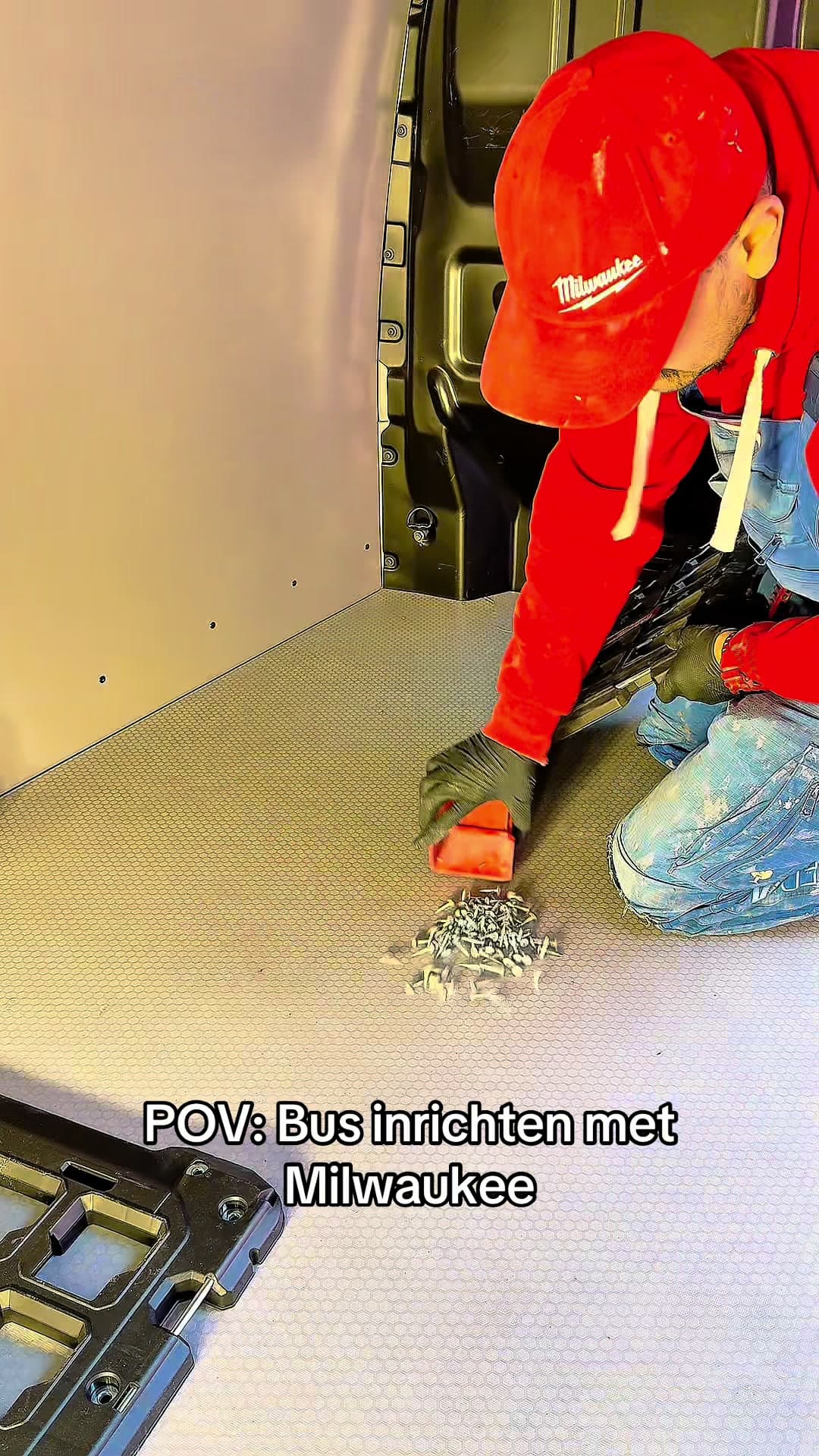 Bus inrichten met Milwaukee gereedschap